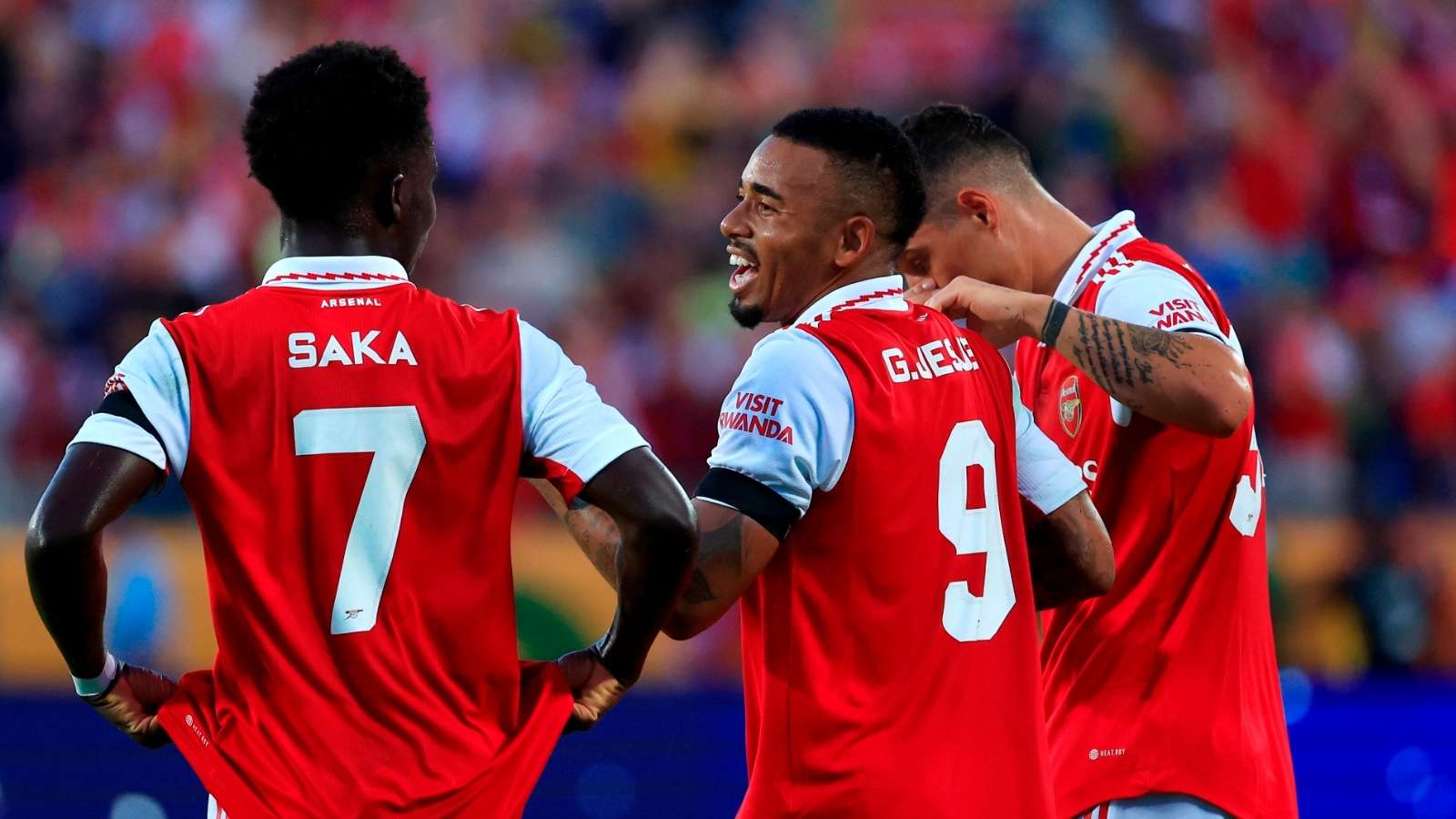 西漢姆聯提交4100萬歐+300萬歐報價 將簽下阿賈克斯中場庫杜斯.